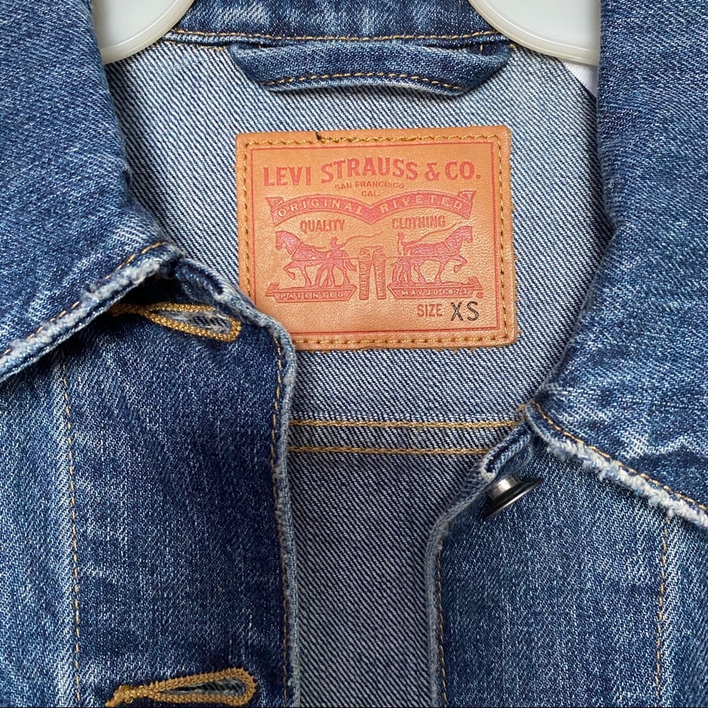 Levi’s Ex-Boyfriend Denim Trucker Jacket - Picture 3 of 4